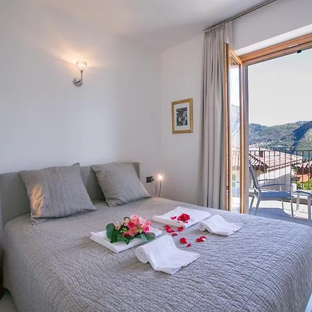 Sleeps 6 Pool Air Con *