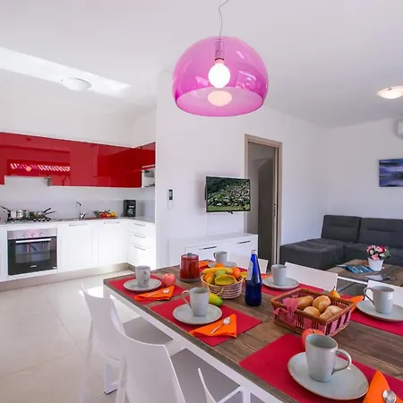 Sleeps 6 Pool Air Con * Tremezzo